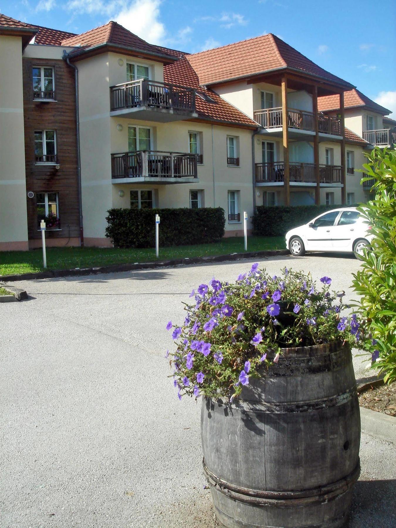 Residence Vtf Les Allees Du Green Levernois Eksteriør bilde